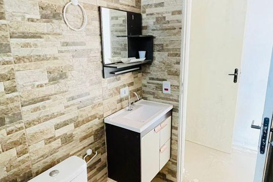 Banheiro Suite de casa de condomínio para alugar com 2 quartos, 150m² em Caucaia do Alto, Cotia
