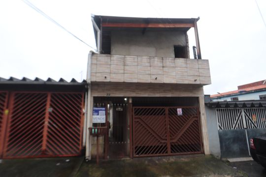 Fachada de casa à venda com 8 quartos, 125m² em Vila Ester, São Paulo