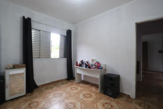 Quarto 2- Casa 1 de casa à venda com 8 quartos, 125m² em Vila Ester, São Paulo
