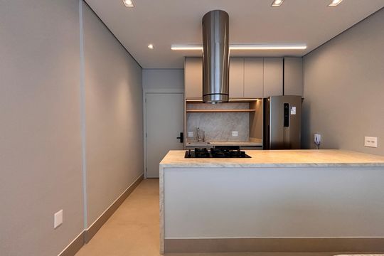 Cozinha de apartamento para alugar com 1 quarto, 74m² em Itaim Bibi, São Paulo