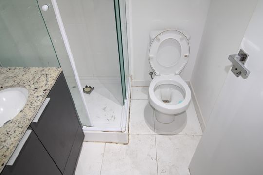 Banheiro de kitnet/studio para alugar com 1 quarto, 39m² em Santana, São Paulo