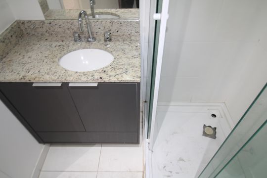 Banheiro de kitnet/studio para alugar com 1 quarto, 39m² em Santana, São Paulo