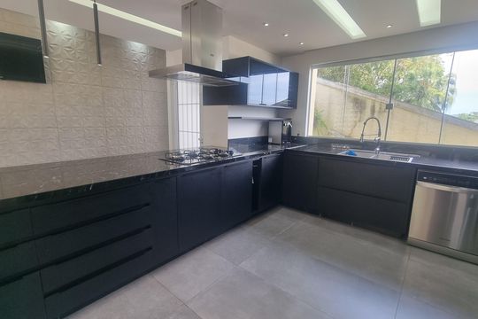 Cozinha de casa de condomínio à venda com 6 quartos, 1251m² em Freguesia (Jacarepaguá), Rio de Janeiro