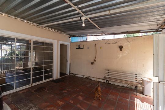 Garagem de casa à venda com 2 quartos, 250m² em Cambuí, Campinas