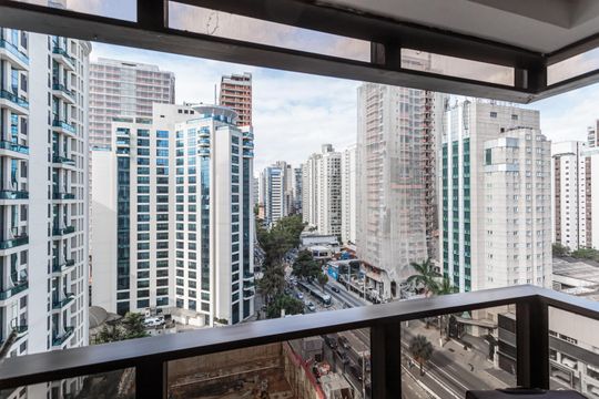 Varanda de kitnet/studio para alugar com 1 quarto, 38m² em Indianópolis, São Paulo