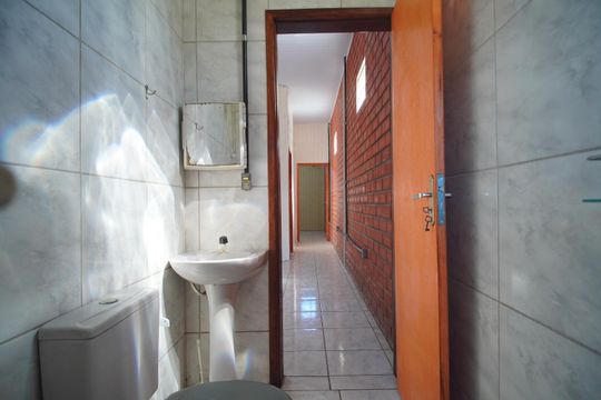 Banheiro de casa para alugar com 2 quartos, 70m² em Vacchi, Sapucaia do Sul
