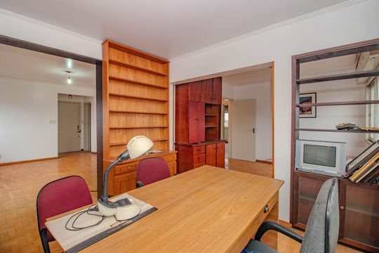 Sala de apartamento à venda com 2 quartos, 130m² em Petrópolis, Porto Alegre