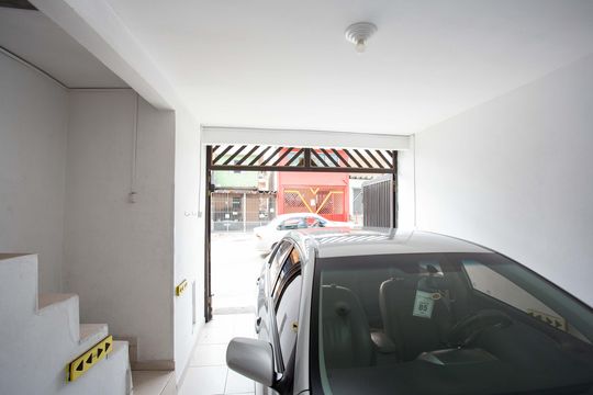 Garagem de casa à venda com 3 quartos, 100m² em Taboão, Diadema