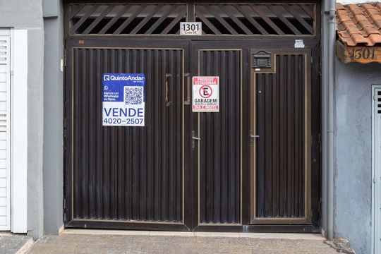 Fachada de casa à venda com 3 quartos, 100m² em Taboão, Diadema