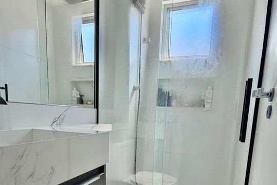 Banheiro de apartamento à venda com 2 quartos, 65m² em Fonte Grande, Contagem