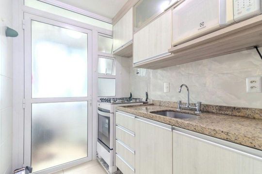 Cozinha de apartamento à venda com 2 quartos, 55m² em Floresta, Porto Alegre