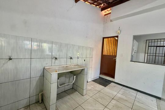 Cozinha e Área de Serviço de casa para alugar com 3 quartos, 1000m² em Bom Sossego, Ribeirão das Neves