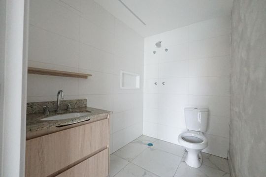 Banheiro de kitnet/studio à venda com 1 quarto, 28m² em Jardim Aurelia, São Paulo