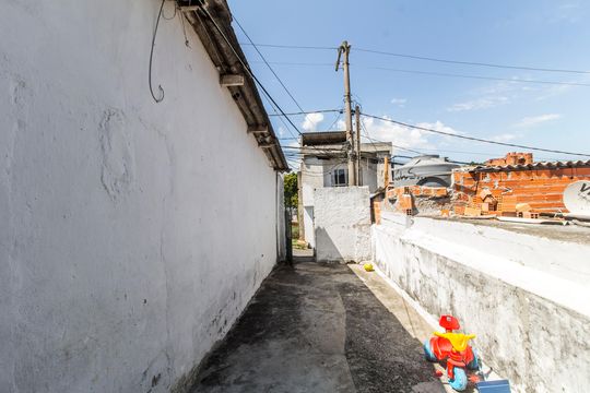 Quintal de casa à venda com 1 quarto, 350m² em Jardim Maria Cristina, Barueri