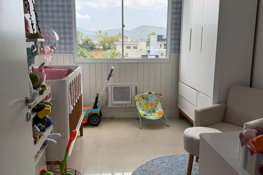 Quarto de apartamento à venda com 3 quartos, 142m² em Maria Paula, Niterói