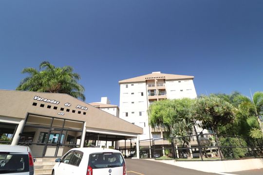 Fachada e portaria de apartamento para alugar com 3 quartos, 90m² em Tabajaras, Uberlândia