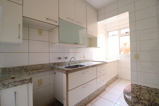 Cozinha de apartamento para alugar com 3 quartos, 90m² em Tabajaras, Uberlândia