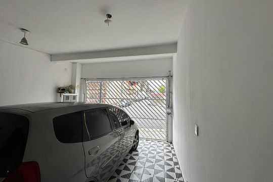 Garagem de casa à venda com 2 quartos, 134m² em Parque dos Camargos, Barueri