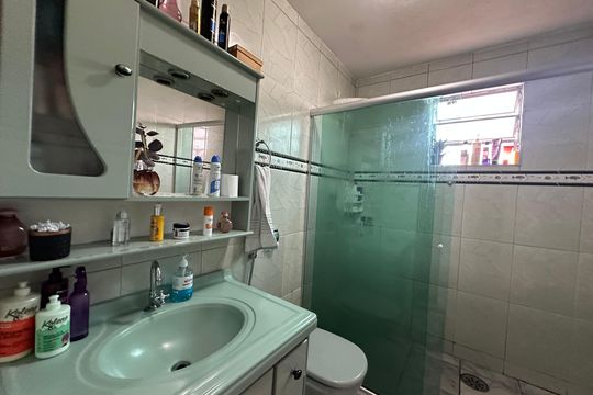 Banheiro de casa à venda com 2 quartos, 134m² em Parque dos Camargos, Barueri