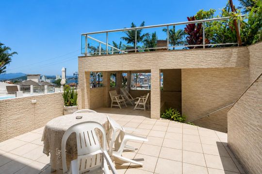 Área externa de casa para alugar com 5 quartos, 280m² em Abraão, Florianópolis