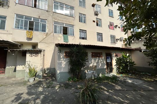 Fachada + placa de apartamento à venda com 3 quartos, 90m² em Pilares, Rio de Janeiro