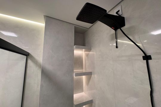 Banheiro de apartamento para alugar com 2 quartos, 74m² em Aparecida, Santos