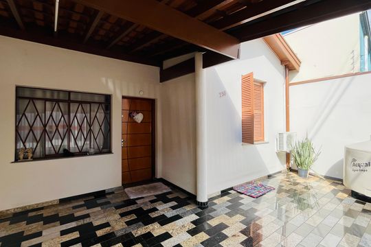 Casa para alugar com 2 quartos, 135m² em Bosque, Campinas