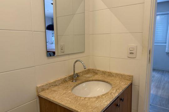 Banheiro Social de apartamento para alugar com 2 quartos, 73m² em Marapé, Santos