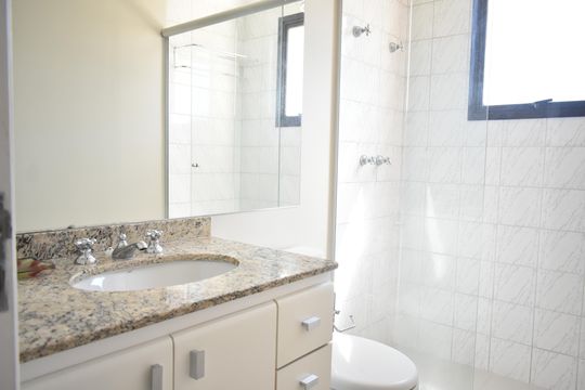 Banheiro Social de apartamento para alugar com 2 quartos, 120m² em Vila Clementino, São Paulo