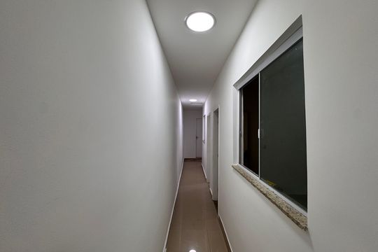 Corredor de casa de condomínio para alugar com 2 quartos, 150m² em Vargem Grande, Rio de Janeiro