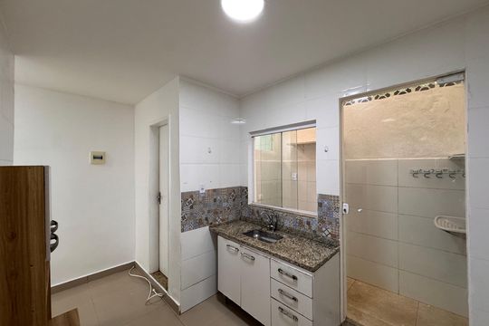 Cozinha e Área de Serviço de casa de condomínio para alugar com 2 quartos, 150m² em Vargem Grande, Rio de Janeiro