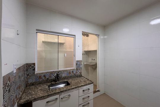 Cozinha e Área de Serviço de casa de condomínio para alugar com 2 quartos, 150m² em Vargem Grande, Rio de Janeiro