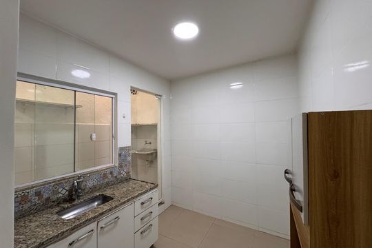 Cozinha e Área de Serviço de casa de condomínio para alugar com 2 quartos, 150m² em Vargem Grande, Rio de Janeiro