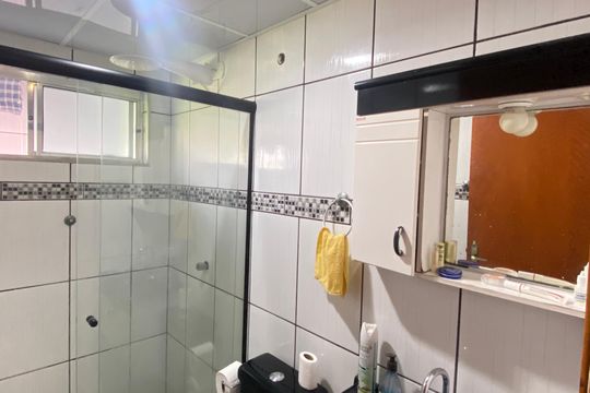 Banheiro de apartamento à venda com 2 quartos, 54m² em Aliança, Osasco