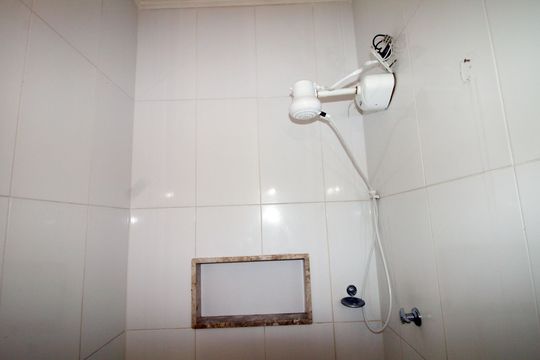 Banheiro social de apartamento para alugar com 2 quartos, 55m² em Penha Circular, Rio de Janeiro