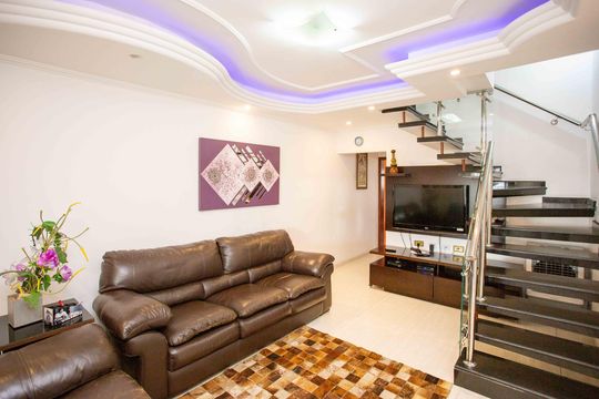 Casa à venda com 4 quartos, 207m² em Vila Nogueira, Diadema