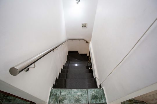 Escada de casa à venda com 4 quartos, 207m² em Vila Nogueira, Diadema
