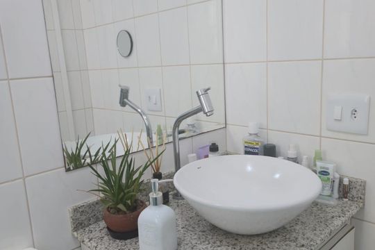 Banheiro de apartamento à venda com 2 quartos, 48m² em Jardim Celeste, São Paulo