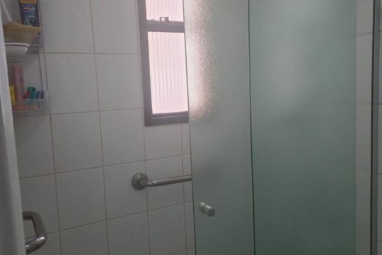 Banheiro de apartamento à venda com 2 quartos, 48m² em Jardim Celeste, São Paulo