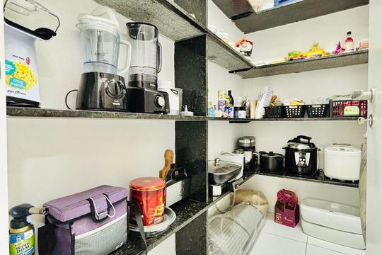 Dispensa  de casa de condomínio à venda com 4 quartos, 480m² em Residencial Morada dos Lagos, Barueri