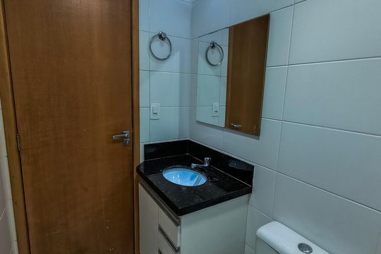 Banheiro de apartamento à venda com 3 quartos, 70m² em Alto Caiçaras, Belo Horizonte