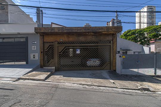 fachada de casa à venda com 3 quartos, 180m² em Vila Gumercindo, São Paulo