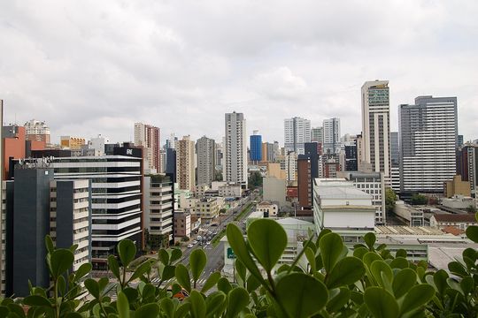 Sala - Vista de apartamento para alugar com 1 quarto, 33m² em Centro, Curitiba