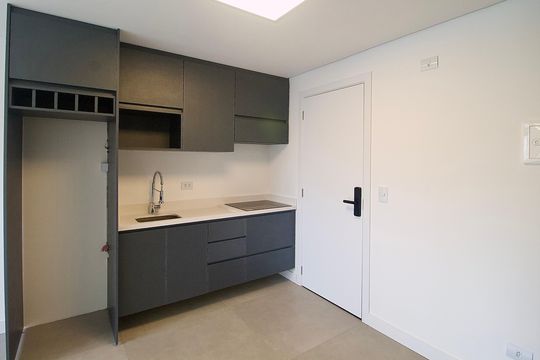 Cozinha de apartamento para alugar com 1 quarto, 33m² em Centro, Curitiba