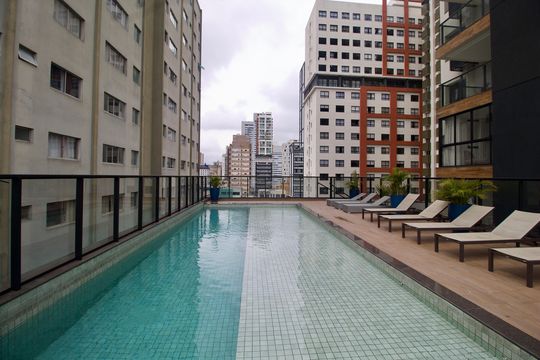 Área comum - Piscina de apartamento para alugar com 1 quarto, 33m² em Centro, Curitiba
