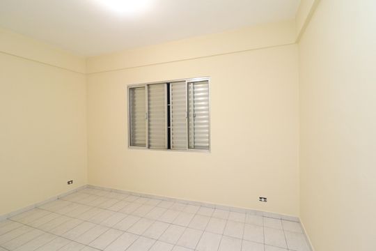 Quarto 2 de apartamento para alugar com 2 quartos, 52m² em Vila Rosaria, São Paulo