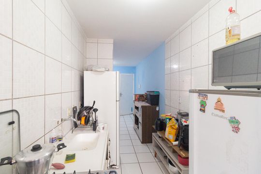 Cozinha e área de serviço de apartamento à venda com 2 quartos, 55m² em Setor Militar, Osasco