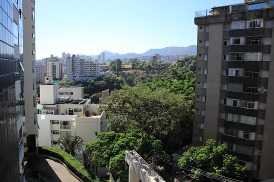 Vista da Sacada da Suite de apartamento para alugar com 2 quartos, 85m² em Luxemburgo, Belo Horizonte