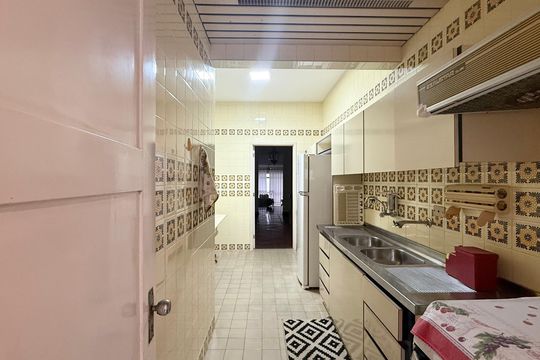 Cozinha de apartamento para alugar com 3 quartos, 140m² em Barra Funda, Guarujá