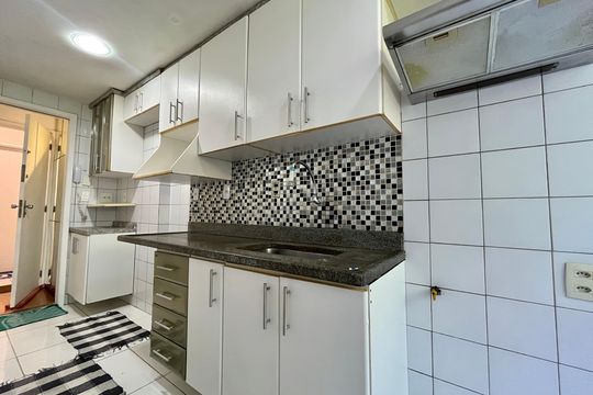 Cozinha de apartamento para alugar com 2 quartos, 68m² em Jacarepaguá, Rio de Janeiro